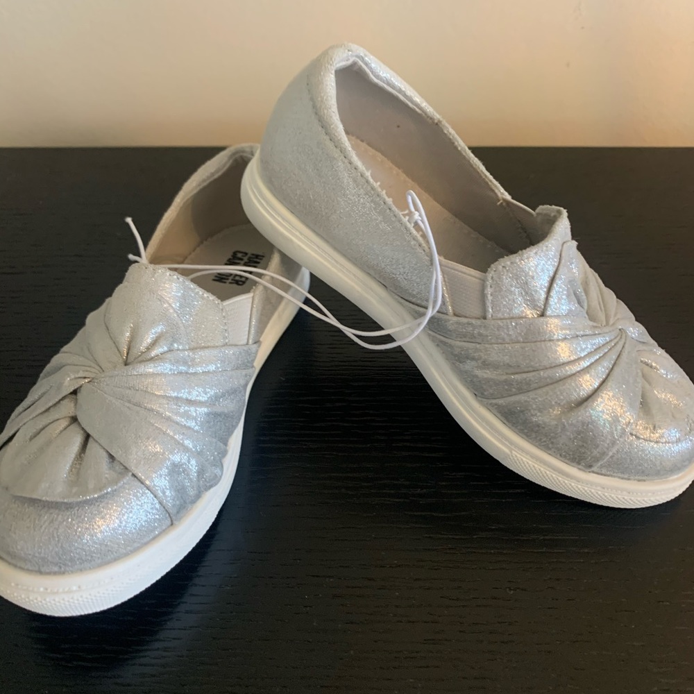 NEW-Harper Canyon- Girls Silver Metallic Shoes